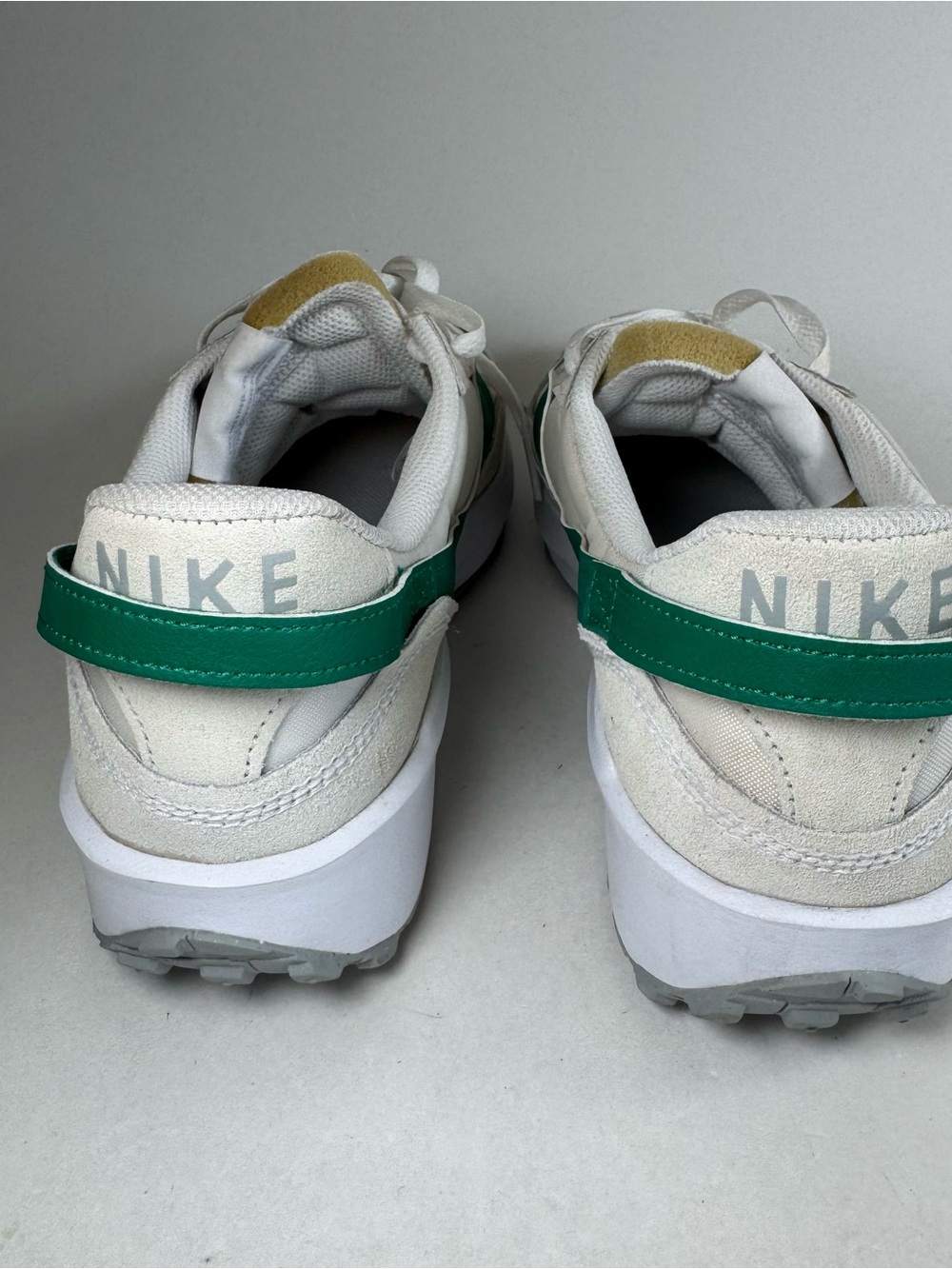 Womens Nike Shoes Waffle Debut Size 10 Off White Ivory Green Sneakers Tennis Run - Picture 5 of 12